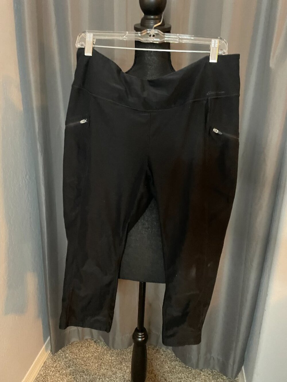 185. Eddie Bauer Women's Traverse Trail High-Rise Knee Shorts, Size XL, EUC